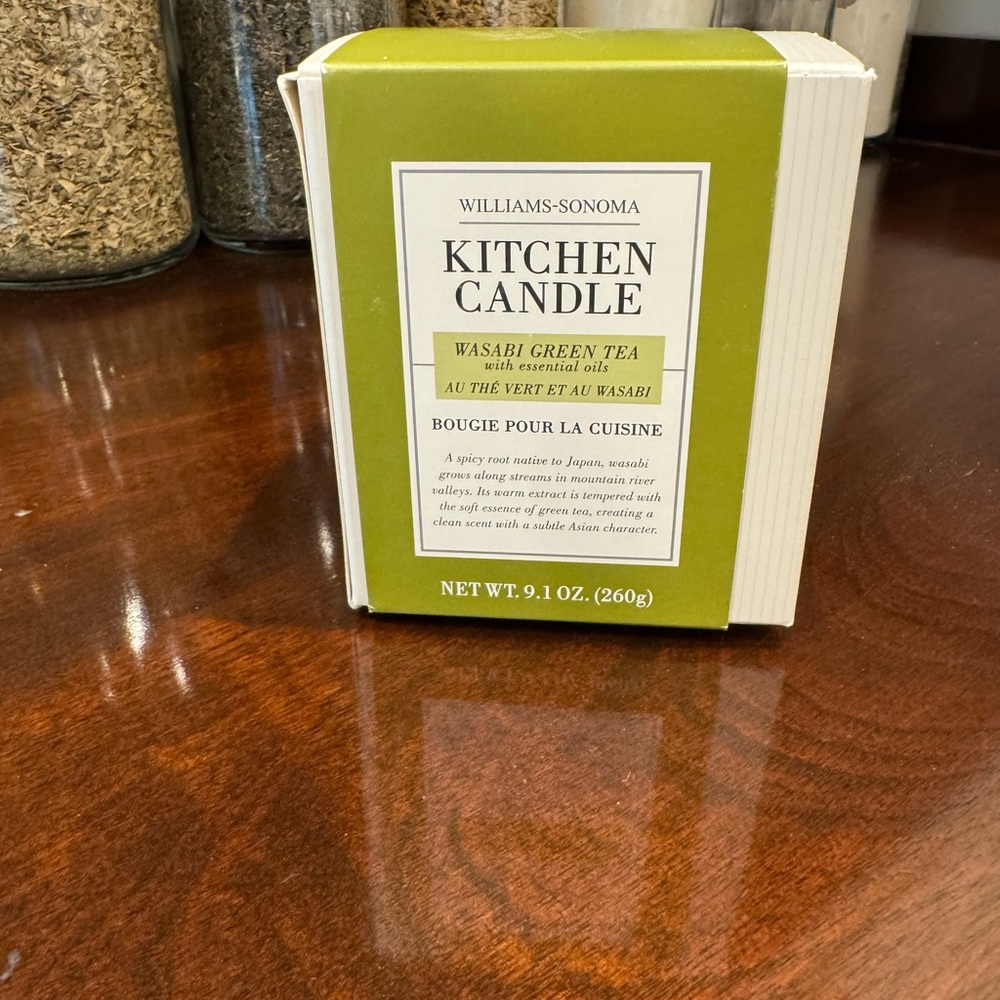 Williams Sonoma Green and White Kitchen Candle 9.1 oz (260g) NWT